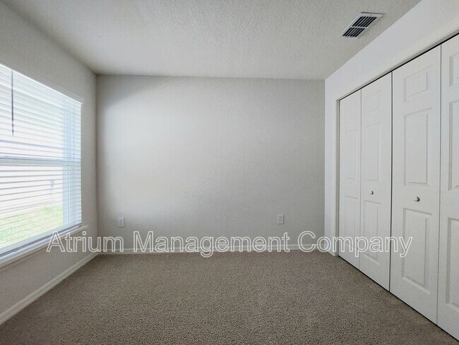 Building Photo - 1234 Cascade Dr