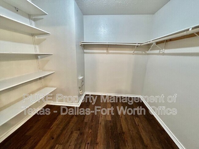 Building Photo - 2303 Bantry Ln