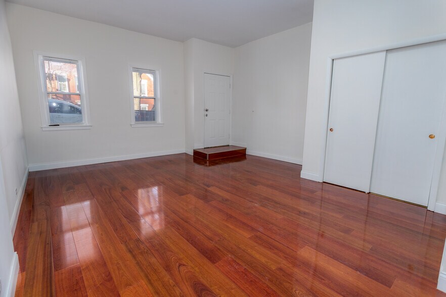 Building Photo - 1651 W 38th Pl