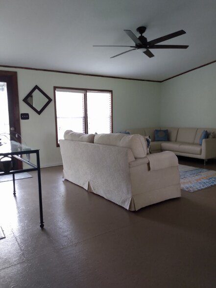 Building Photo - 739 Proctor Ln