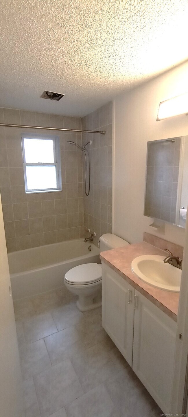 Building Photo - 152 Surrey Dr