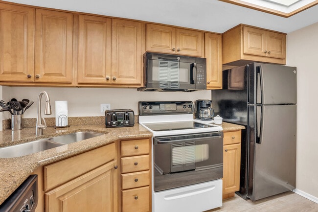 Building Photo - 600 Neapolitan Way