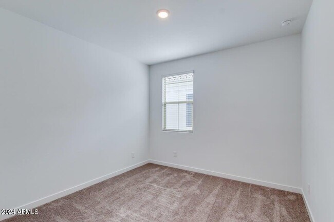 Building Photo - 1168 E Sabino Dr