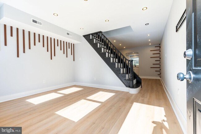 Building Photo - 3120 Tilton St