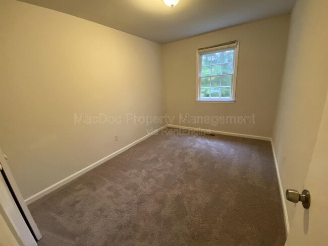 Building Photo - 14 Manchester Ct