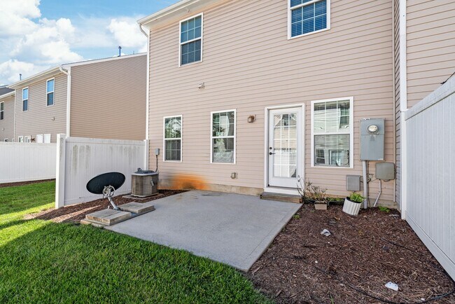 Building Photo - 3 Bedroom townhome in South Charlotte