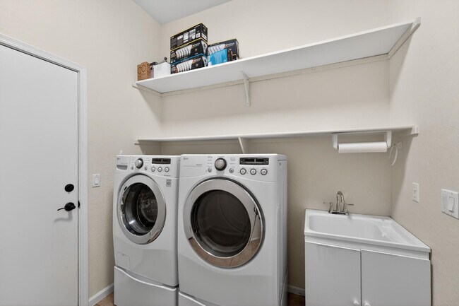 Building Photo - 4385 S Crosscreek Dr