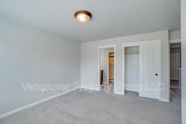 Building Photo - 5809 NE 71st Ave