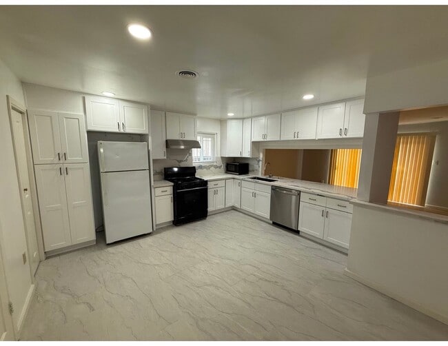 Building Photo - 4 bedroom home now available in South San Jose near Hellyer County Park!