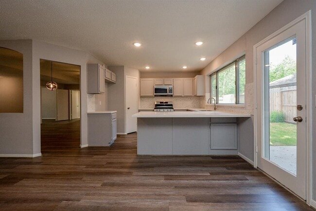 Building Photo - 10302 Tablerock Dr