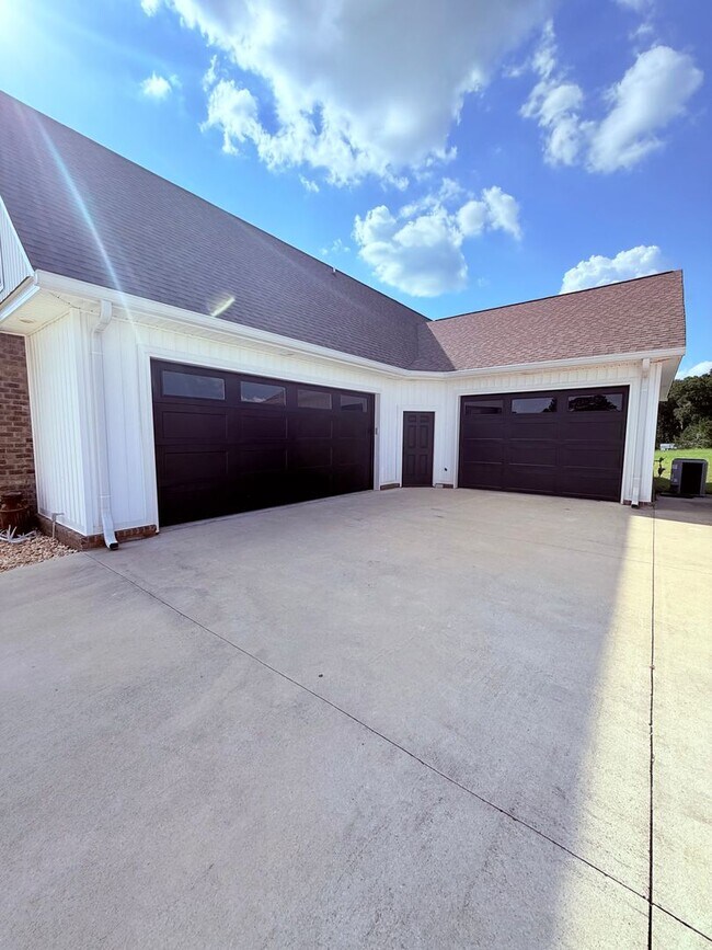 Building Photo - 1781 County Rd 700