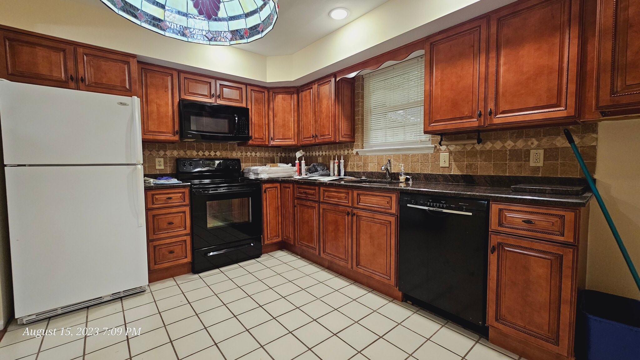 Building Photo - 451 Redbud Ct