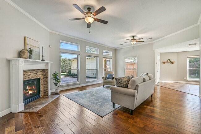 Building Photo - 513 Meadow Bend Dr