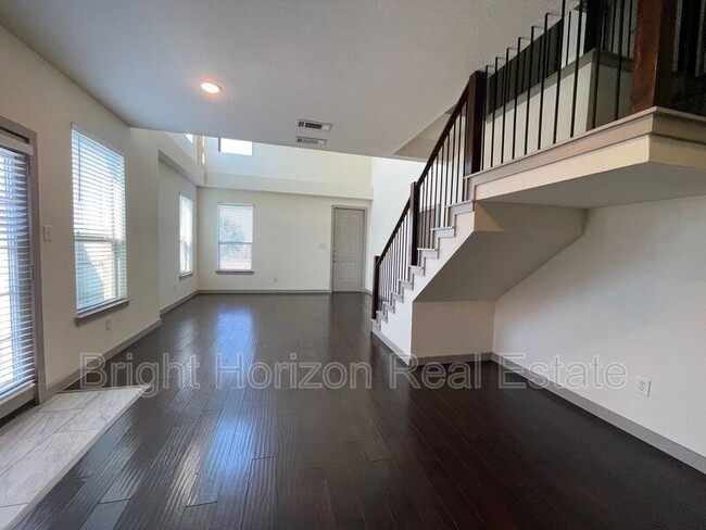 Building Photo - 3629 Valley Vista Dr