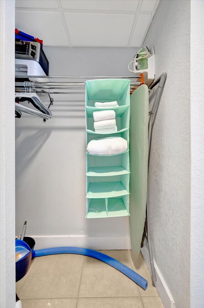 Building Photo - 611 Destiny Dr