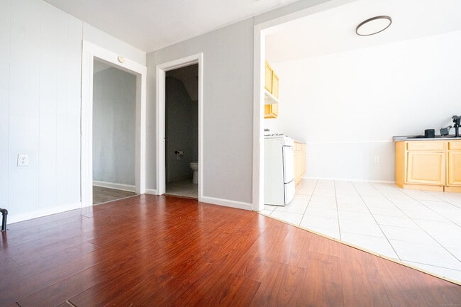 Building Photo - 540 Laurel Ave