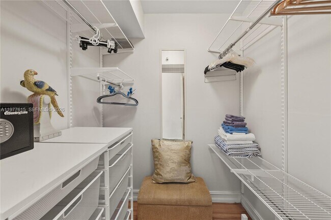 Building Photo - 2501 Brickell Ave