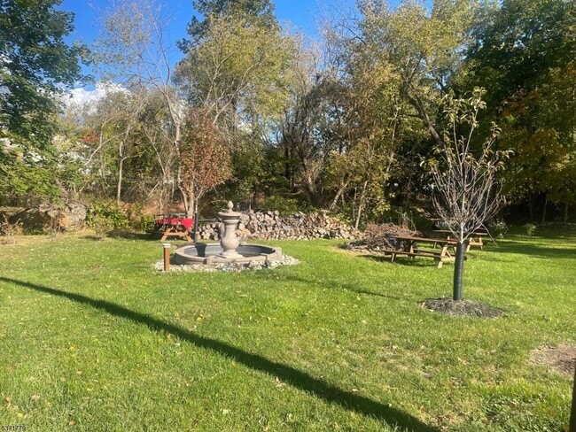 Building Photo - 271 Main St