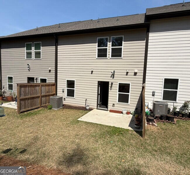 Building Photo - 716 Vallin St