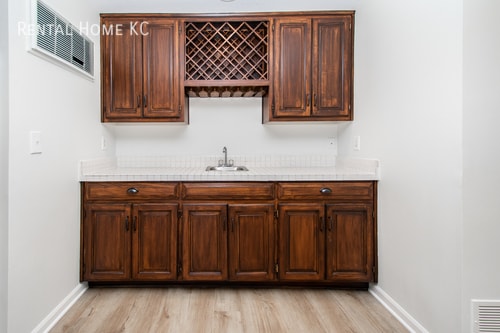 Building Photo - Large 1.5 Story luxury home on 2.5 acres  ...