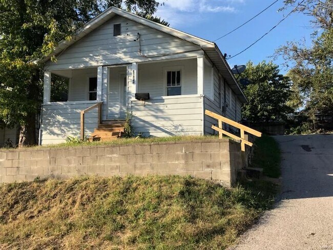 Primary Photo - 2616 Plainview Terrace