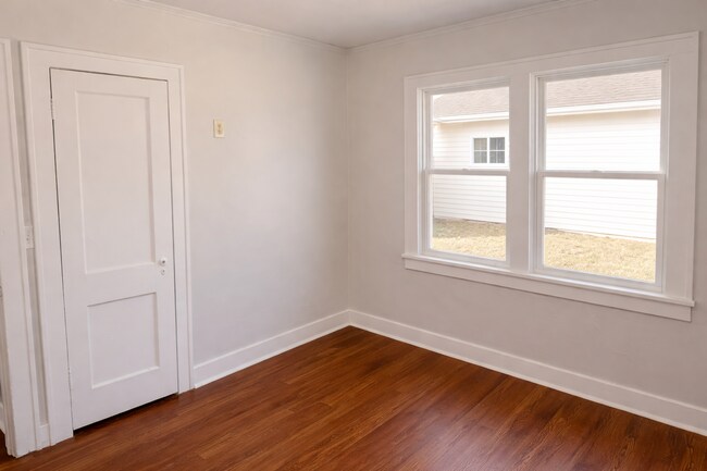 Building Photo - Cute Two Bedroom Home