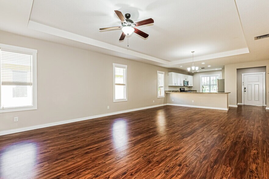 Building Photo - 11826 Forest Park Cir