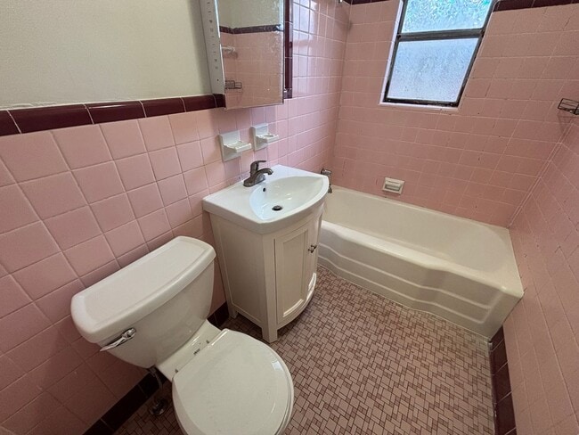 Building Photo - 630 Oakland Ave