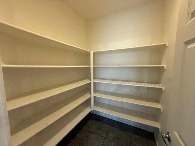 Building Photo - 2635 E Vermont Ct