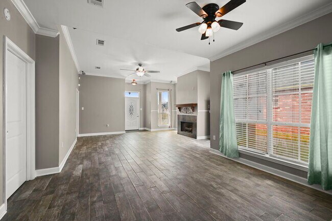 Building Photo - 2201 Hunters Trl Dr