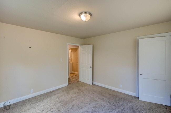 Building Photo - Shreveport - Charming 2-bedroom, 1-bath home