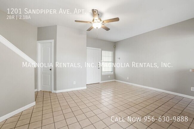 Building Photo - 2 bed 2.5 bath Townhouse in Mcallen