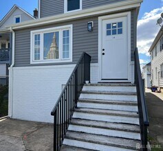 Building Photo - 33 Obert St