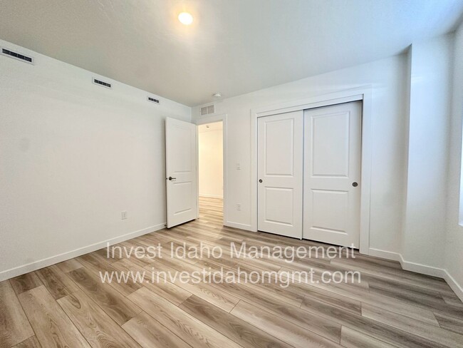 Building Photo - Rent special! Brand new 3 bedroom home ava...