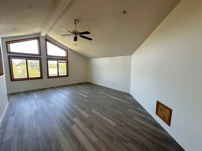 Building Photo - Stylish 3rd Level, Private 2 bedroom Apartment With LVP Flooring, Decks, Gas Fireplace & In-Unit ...