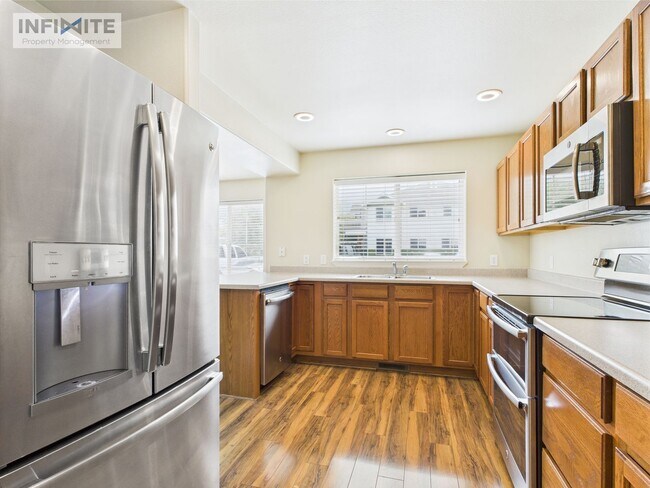 Building Photo - Bright & Spacious 3-Bedroom Apartment