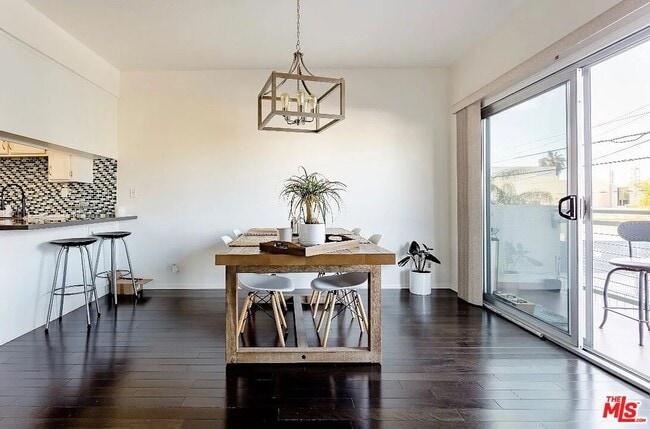 Building Photo - 14245 Dickens St