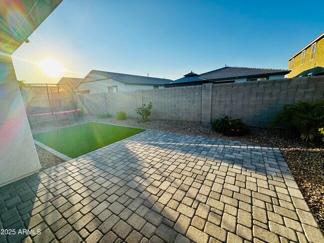 Building Photo - 9838 E Sunspot Dr