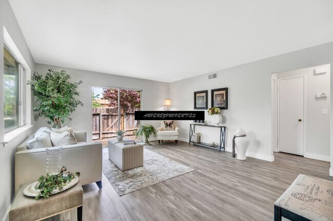 Building Photo - 4722 Greenholme Dr