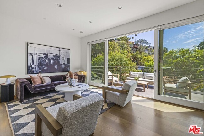 Building Photo - 2756 Westshire Dr