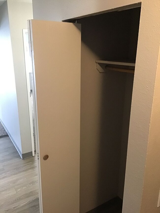 Building Photo - Spacious 2 Bedroom in Downtown Omaha