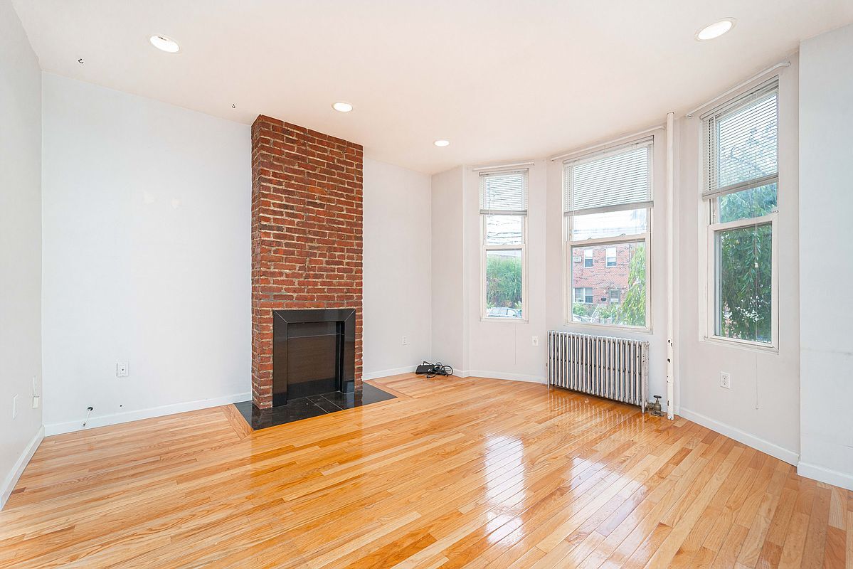 Building Photo - 2122 43rd St