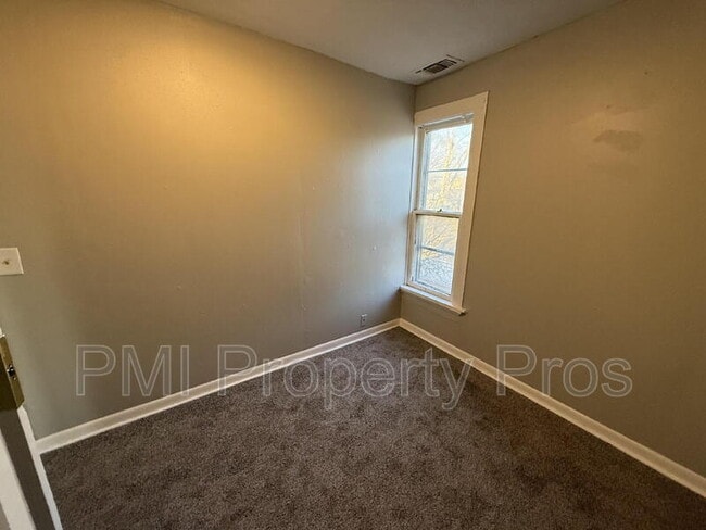 Building Photo - 3806 W Rohr Ave