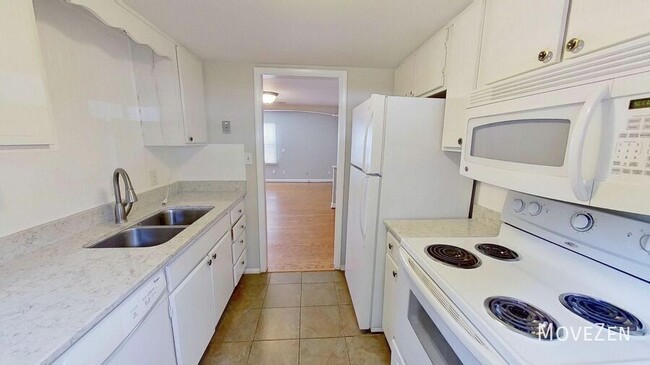 Building Photo - 3003 Overton Dr