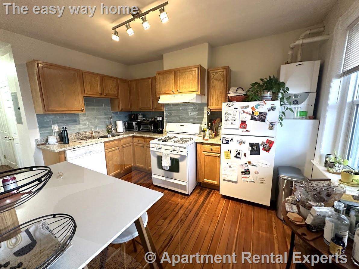 Building Photo - 1056 Cambridge St