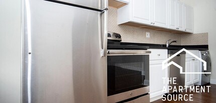 Building Photo - 3345 N Marshfield Ave