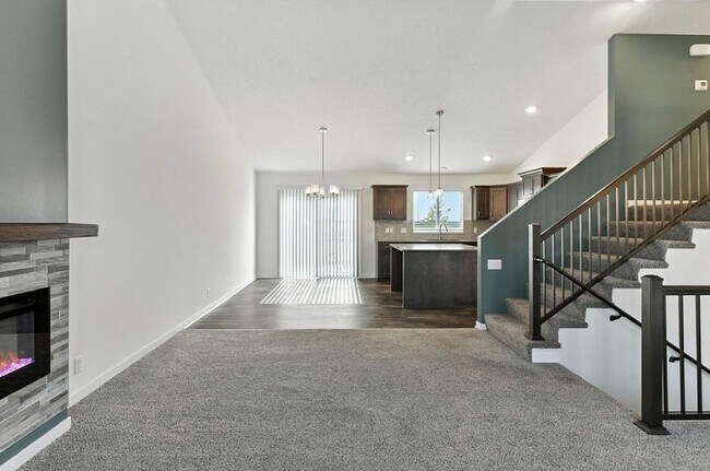 Building Photo - Near Lake Flanagan