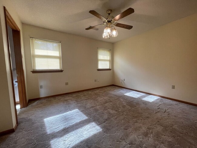 Building Photo - Great location in Sherwood