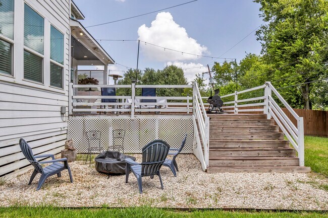 Building Photo - 10747 Dulcimer St