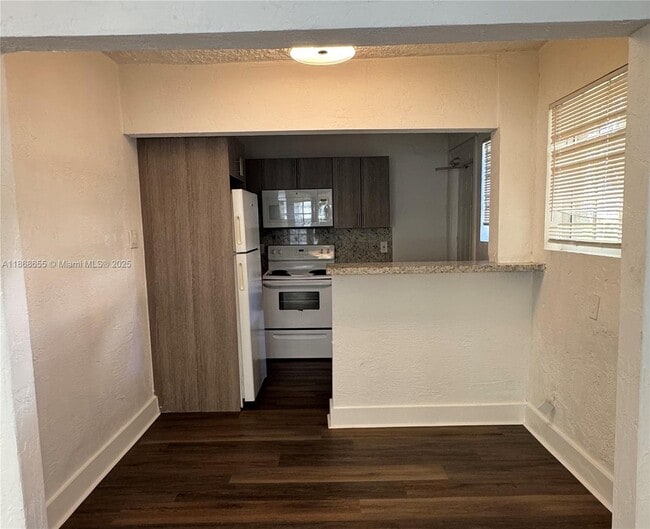 Building Photo - 43 Sidonia Ave